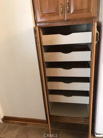 SLIDEOUT SHELVES