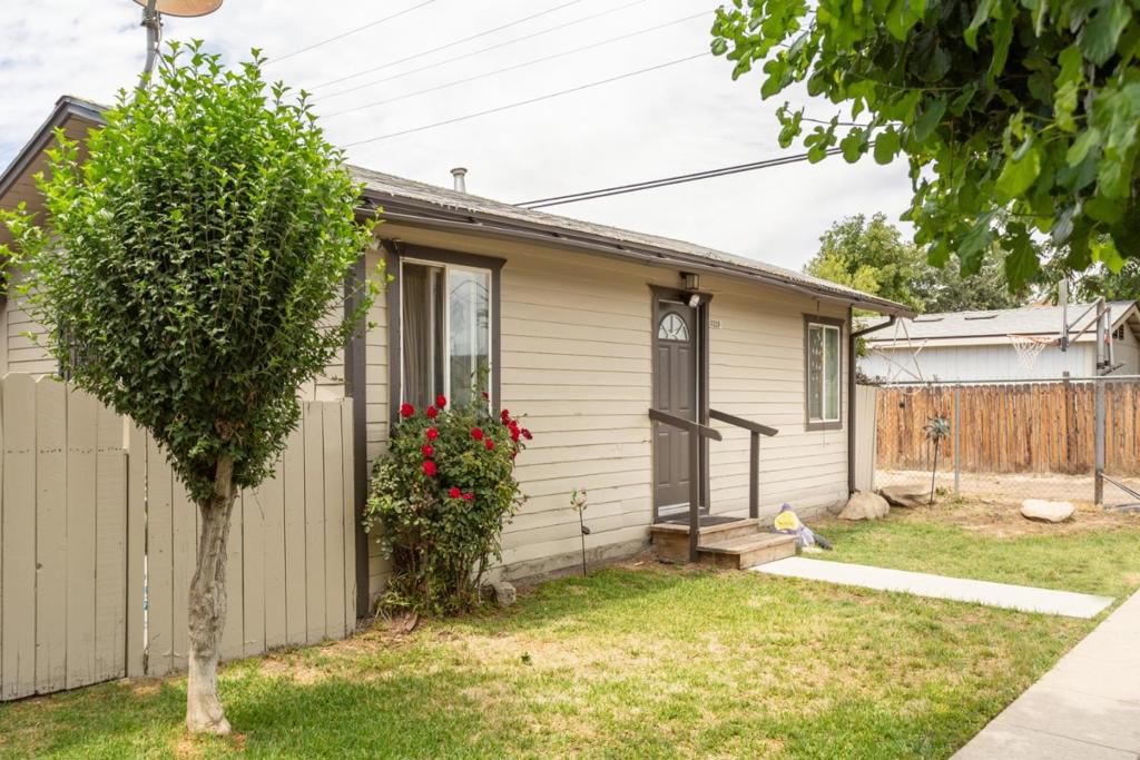 3468 S Frank Avenue, Fresno, California 93725 home-pic-13