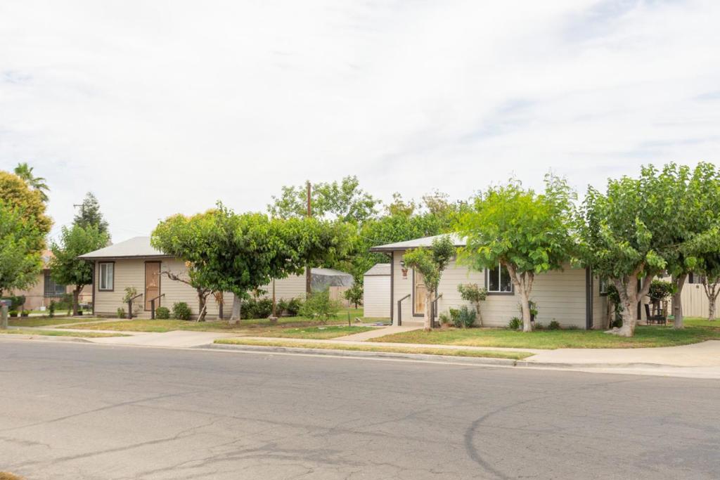 3468 S Frank Avenue, Fresno, California 93725 home-pic-2
