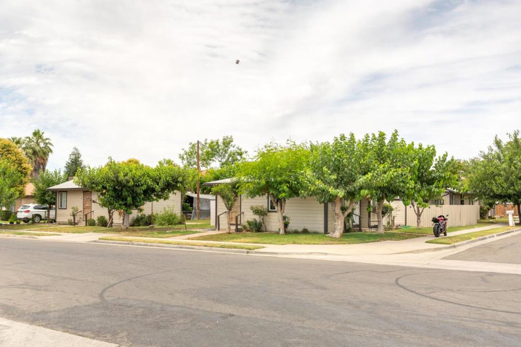 3468 S Frank Avenue, Fresno, California 93725 home-pic-1