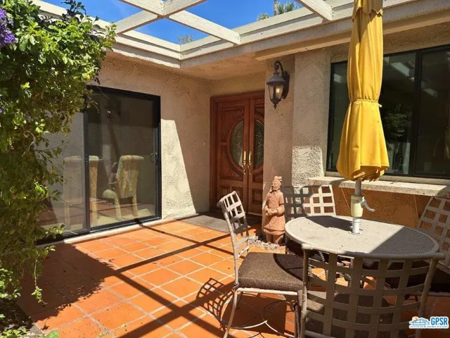 2250 Oakcrest Drive, Palm Springs, California 92264