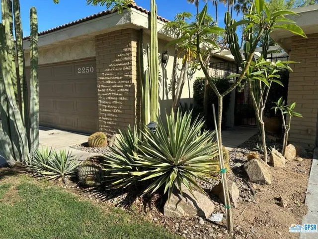 2250 Oakcrest Drive, Palm Springs, California 92264