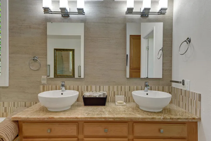 PRIMARY VANITY MLS