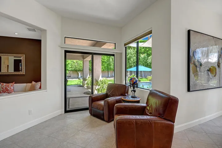 BREAKFAST NOOK MLS
