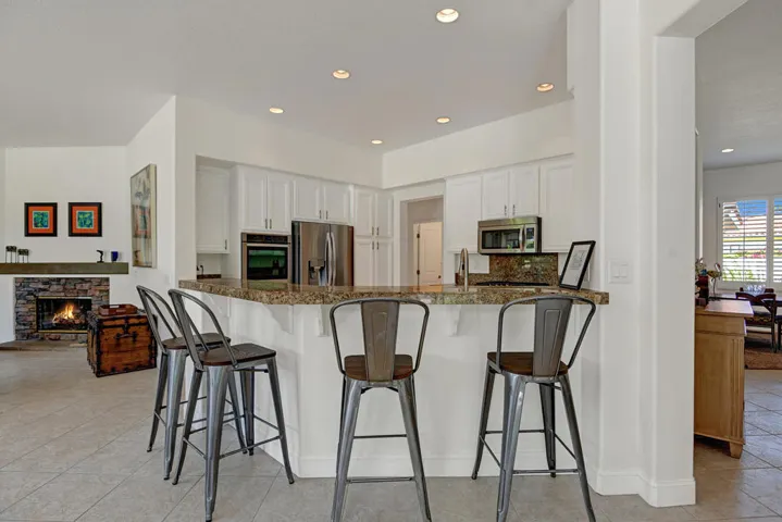 KITCHEN TO FAMILY MLS