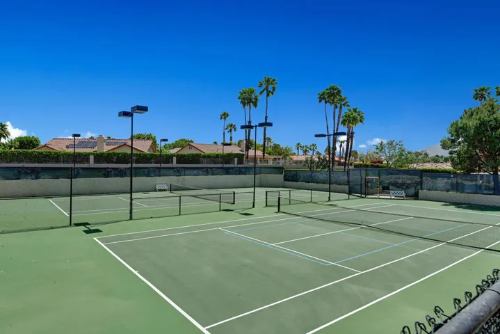 COMMUNITY COURTS MLS