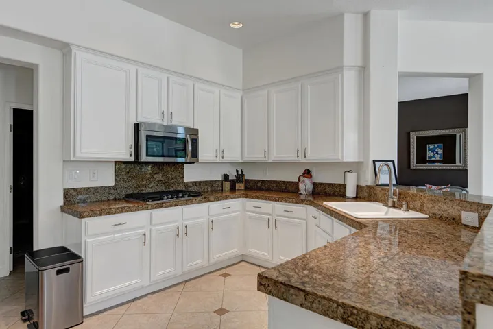 KITCHEN ANGLED MLS
