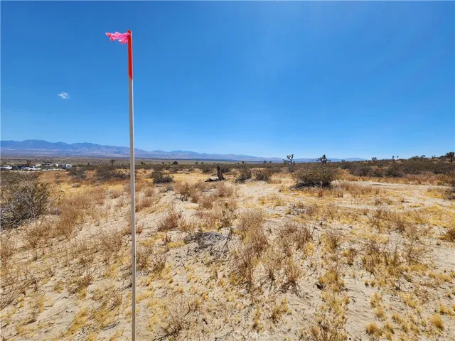 2 AC E Ave N8, Palmdale, California 93591