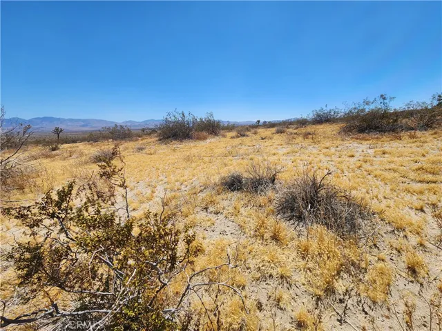 2 AC E Ave N8, Palmdale, California 93591