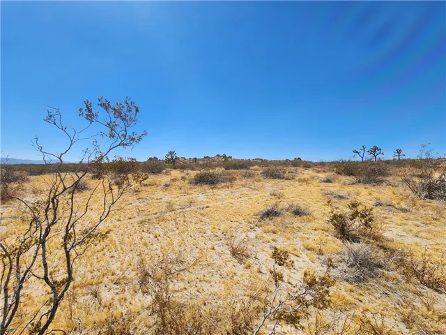 2 AC E Ave N8, Palmdale, California 93591