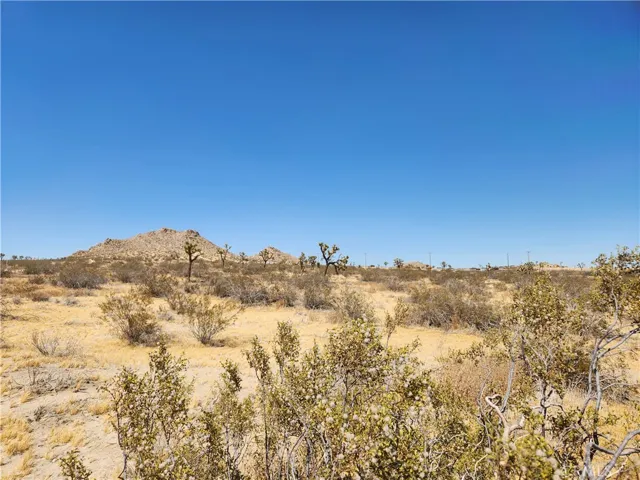 2 AC E Ave N8, Palmdale, California 93591