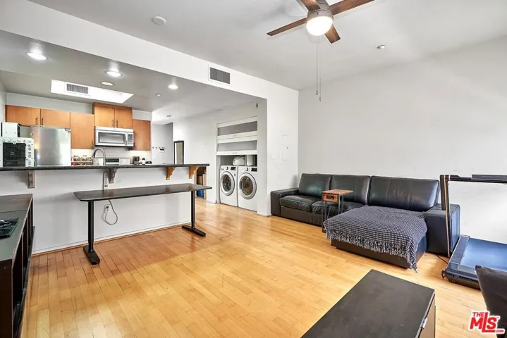 2864 Sunset Place 404, Los Angeles, California 90005
