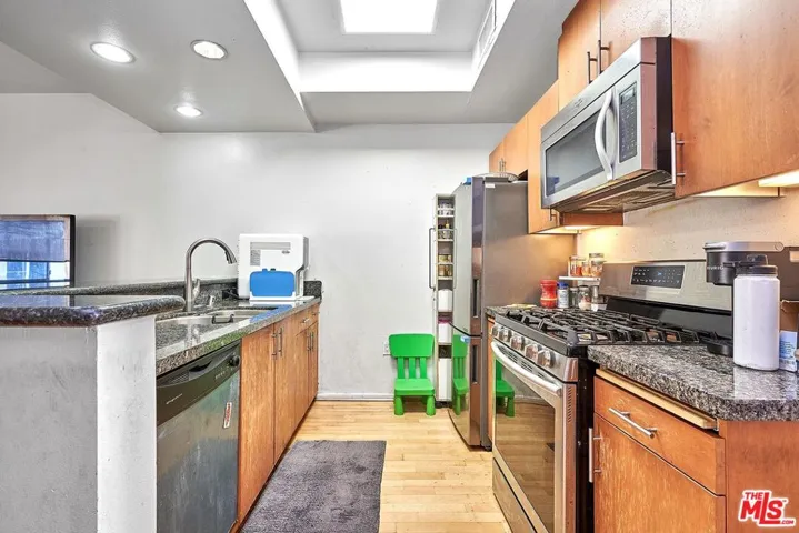 2864 Sunset Place 404, Los Angeles, California 90005