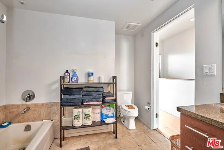 2864 Sunset Place 404, Los Angeles, California 90005