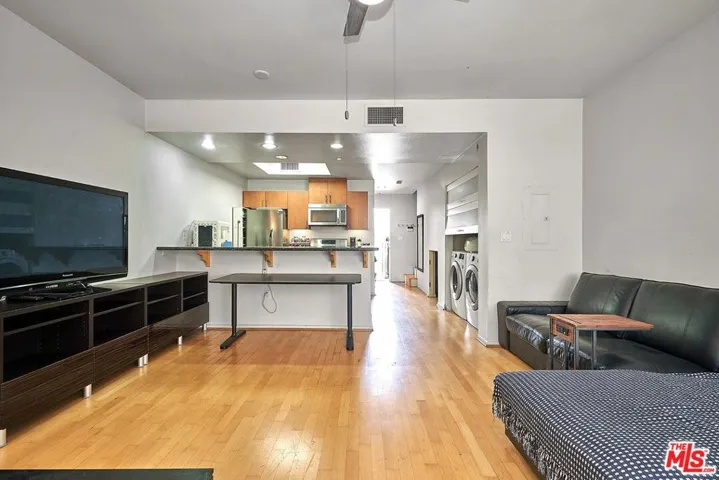 2864 Sunset Place 404, Los Angeles, California 90005
