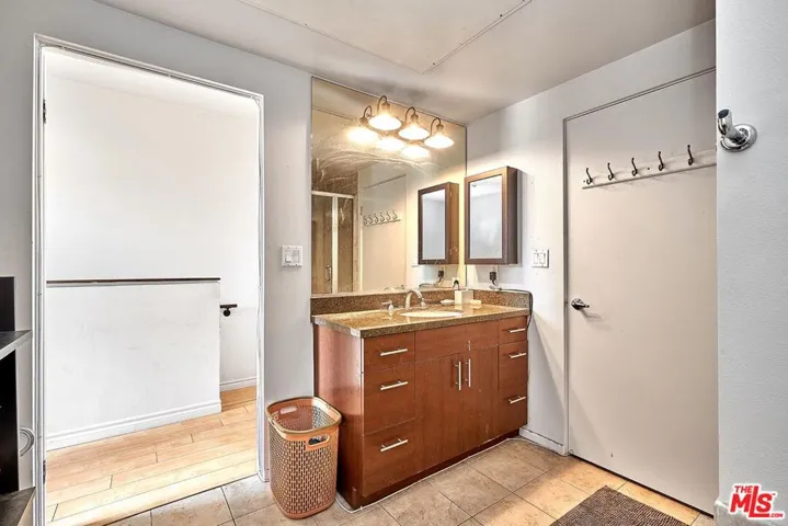 2864 Sunset Place 404, Los Angeles, California 90005