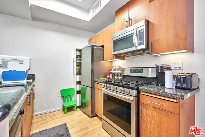 2864 Sunset Place 404, Los Angeles, California 90005