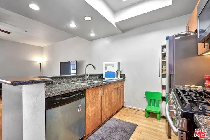 2864 Sunset Place 404, Los Angeles, California 90005