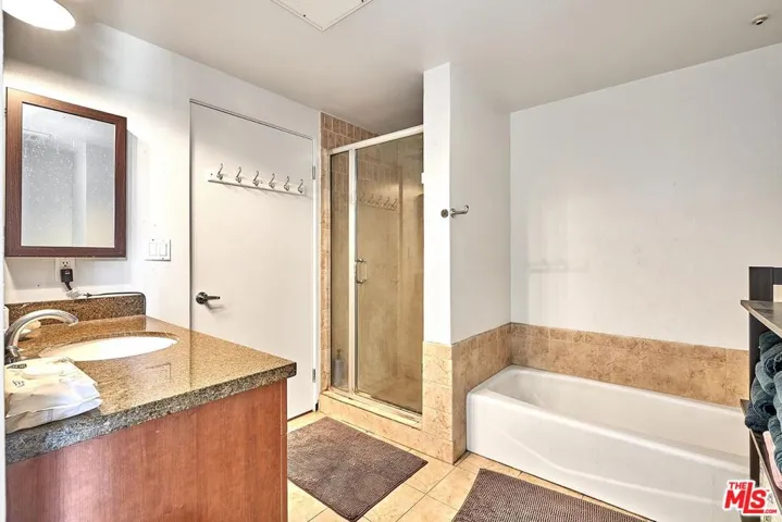 2864 Sunset Place 404, Los Angeles, California 90005