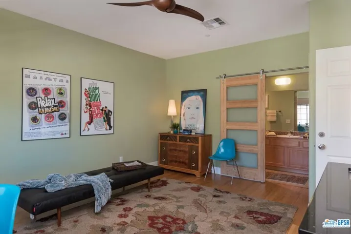 Guest bedroom en suite