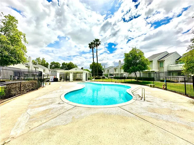 164 W Walnut Avenue B, Rialto, California 92376
