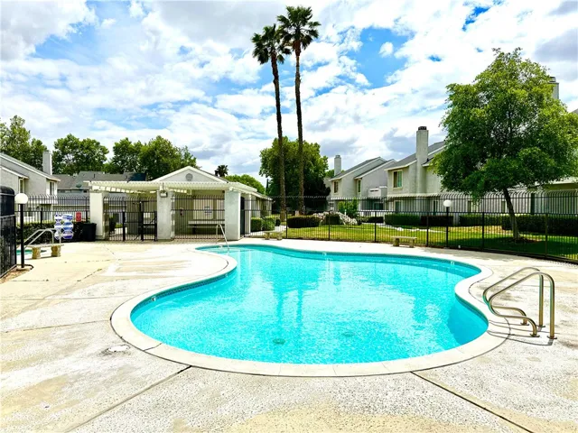 164 W Walnut Avenue B, Rialto, California 92376
