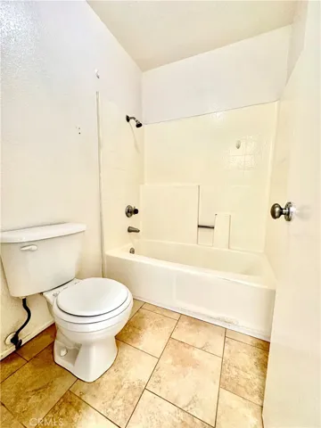 164 W Walnut Avenue B, Rialto, California 92376
