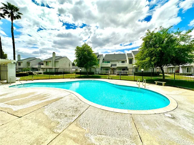 164 W Walnut Avenue B, Rialto, California 92376