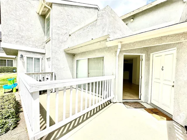 164 W Walnut Avenue B, Rialto, California 92376