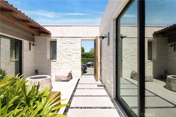 1076 Pescador Drive, Newport Beach, California 92660
