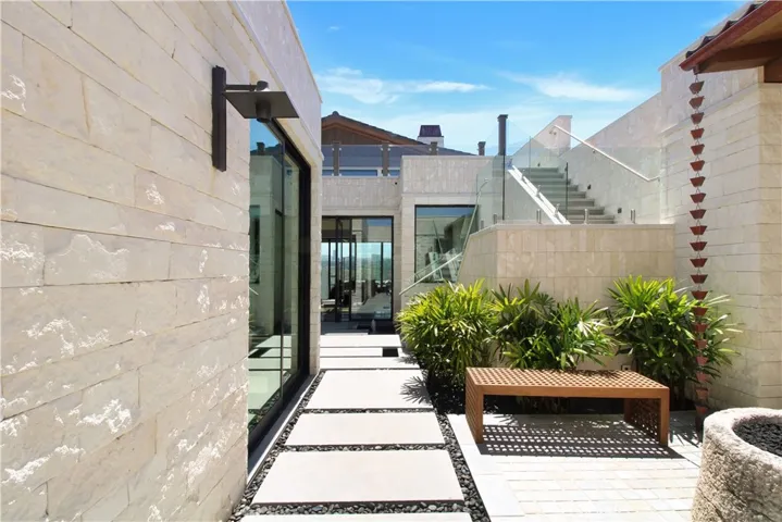 1076 Pescador Drive, Newport Beach, California 92660