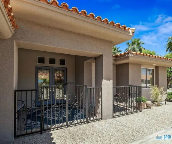 905 Azalea Circle, Palm Springs, California 92264