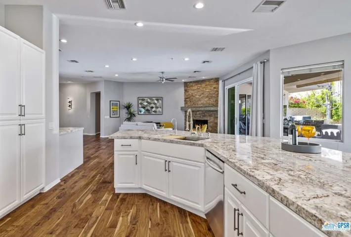 905 Azalea Circle, Palm Springs, California 92264