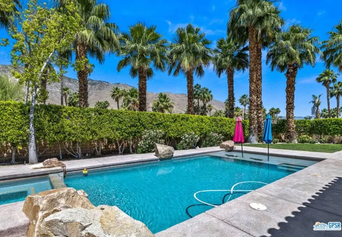 905 Azalea Circle, Palm Springs, California 92264