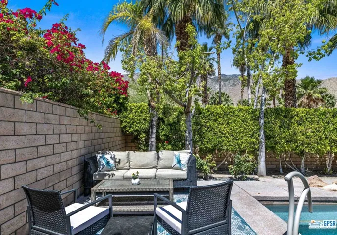905 Azalea Circle, Palm Springs, California 92264