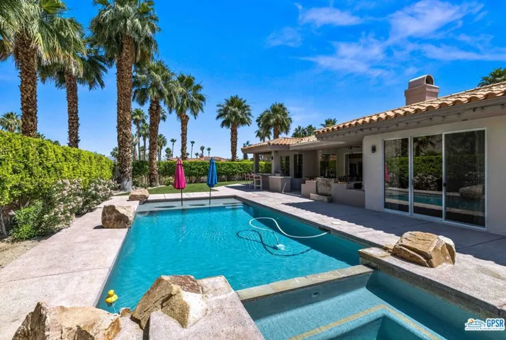 905 Azalea Circle, Palm Springs, California 92264