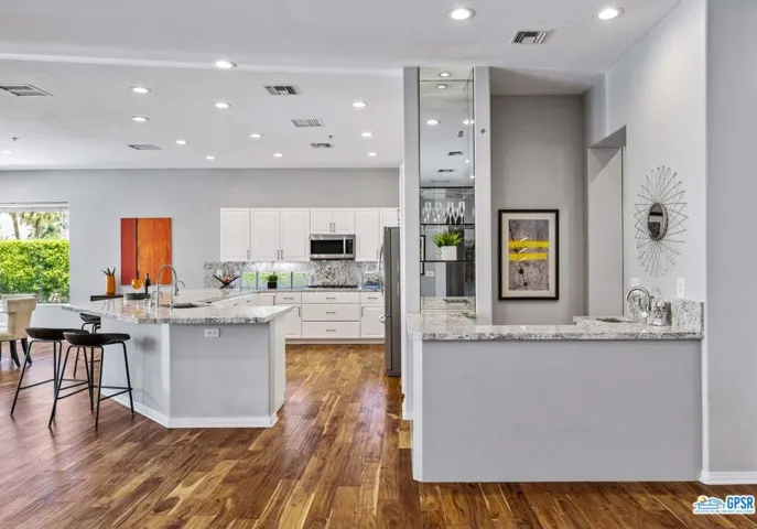 905 Azalea Circle, Palm Springs, California 92264