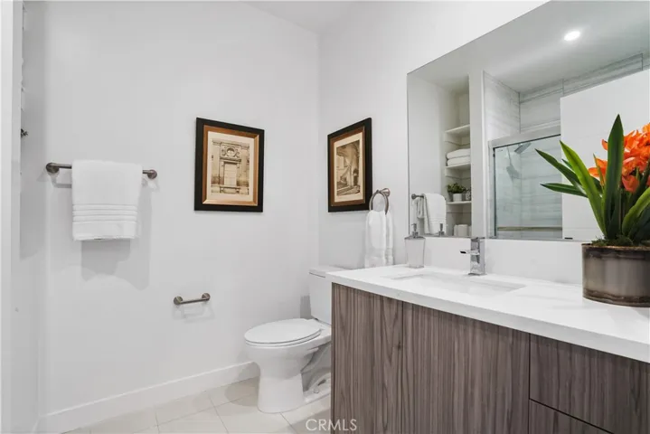 6720 N Royce, Van Nuys, California 91411