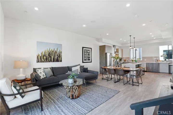 6720 N Royce, Van Nuys, California 91411