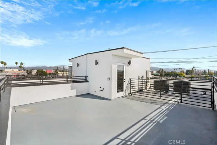 6720 N Royce, Van Nuys, California 91411