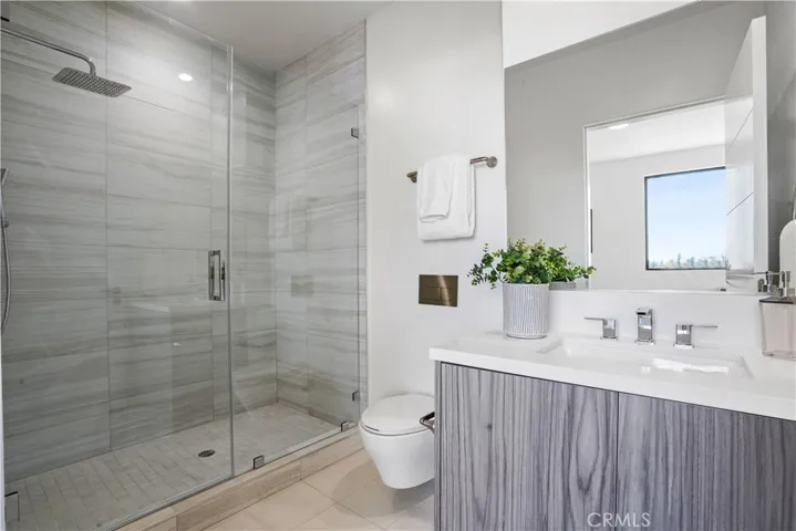 6720 N Royce, Van Nuys, California 91411