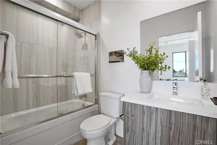 6720 N Royce, Van Nuys, California 91411
