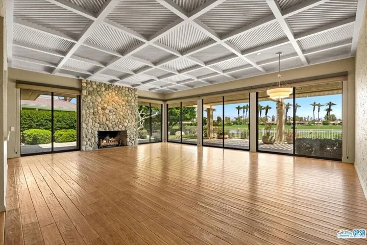 Living/dining room
