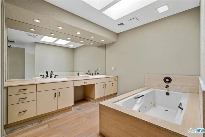 Primary bath