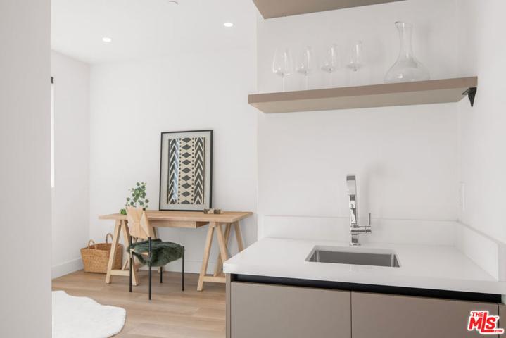 8326 Blackburn Avenue Unit 202, Los Angeles, California 90048