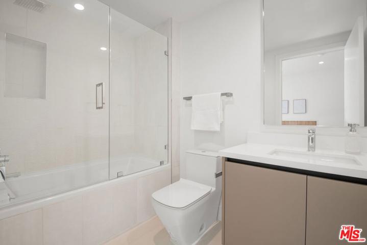 8326 Blackburn Avenue Unit 202, Los Angeles, California 90048