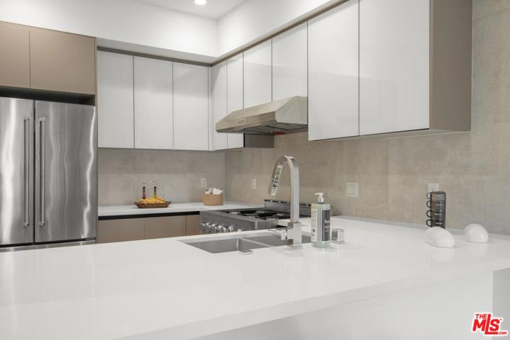 8326 Blackburn Avenue Unit 202, Los Angeles, California 90048
