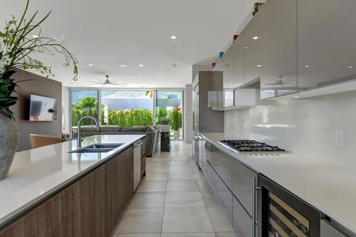 KITCHEN THROUGH OUT