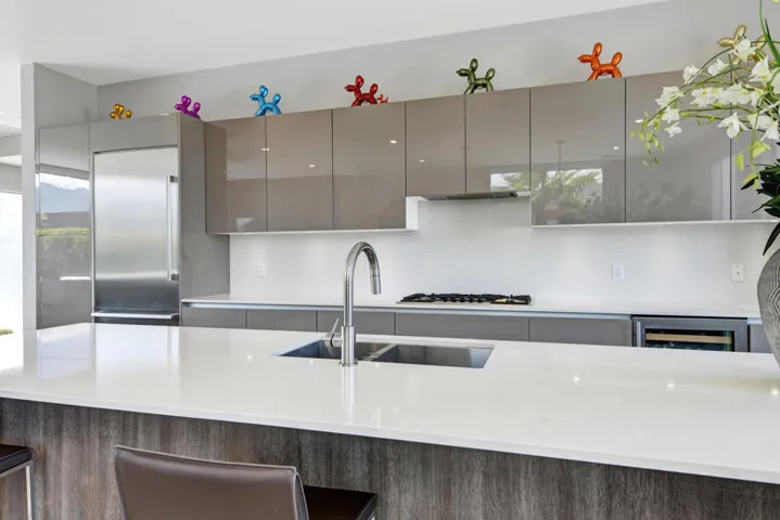 KITCHEN OVER BREAKFAST BAR