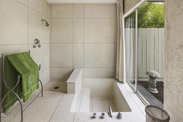 702A2011